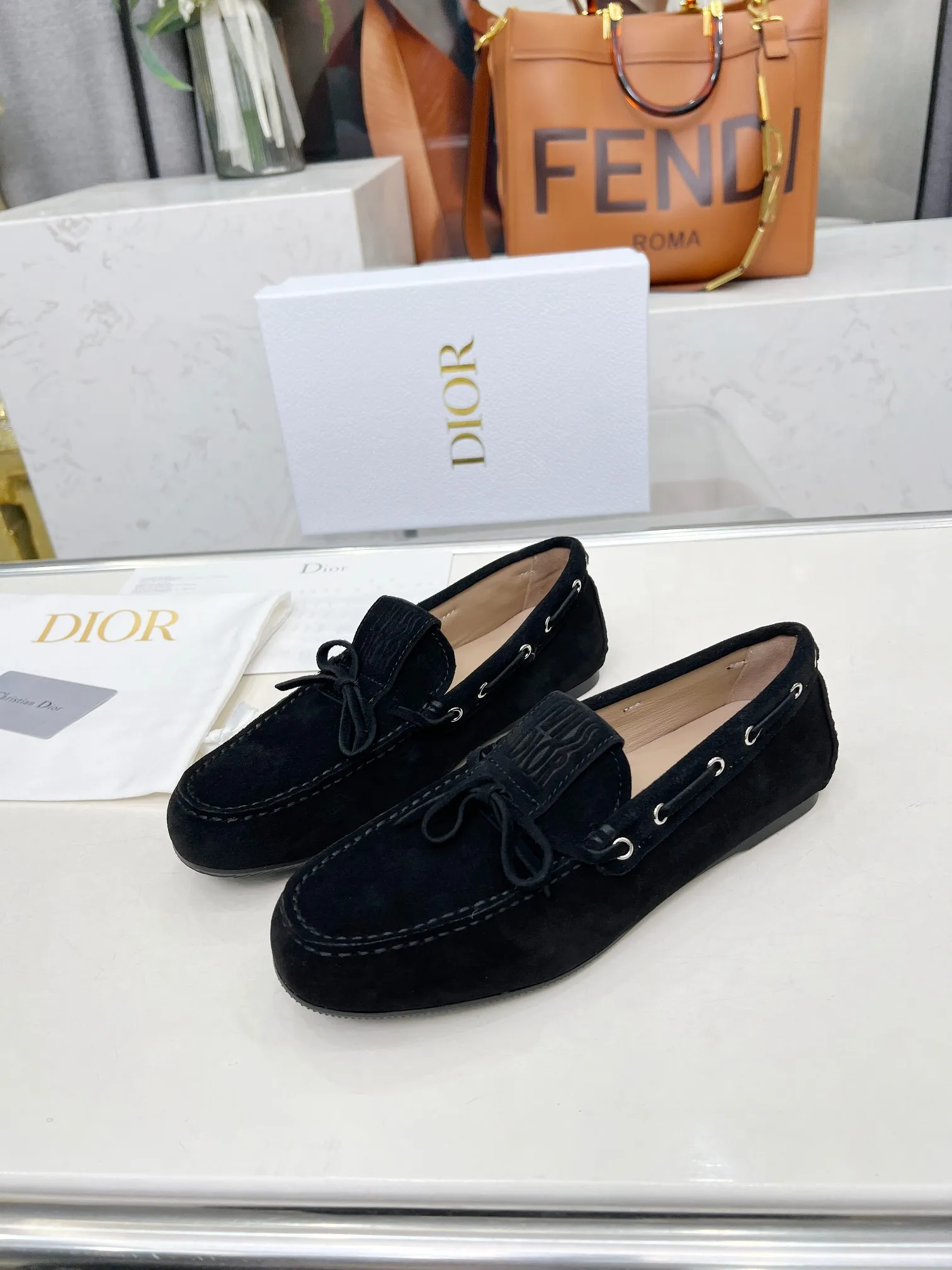 👟👟Ex-factory price 500👟👟 Dior's new spring and summer ultra-light jelly series loafers are brand new. The layout strives to create fashionable classic items. New products created at the first substantial show of Paris Fashion Week. The inspiration is cleverly combined by the D chief designer on the perfect shoe shape. Paired with brand buckles, it is even more fashionable! Original version, perfect and exquisite workmanship!  ✔️Upper: original fabric ✔️Inner lining: imported sheepskin lining ✔️Sole: original outsole ✔️Size: #35-41 (40 41 customized items are not returnable)